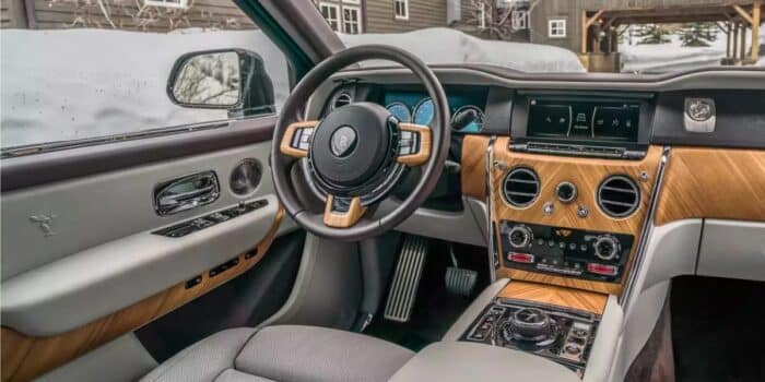 rolls royce cullinan black badge interior.