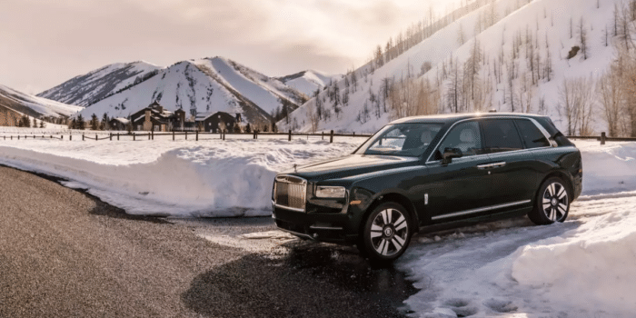 Rolls Royce cullinan black badge.