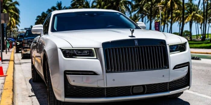 Rolls-Royce Ghost vs Phantom: How to Choose the Right Sedan for You